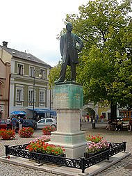 Estátua em homenagem a Smetana em Litomyšl.jpg